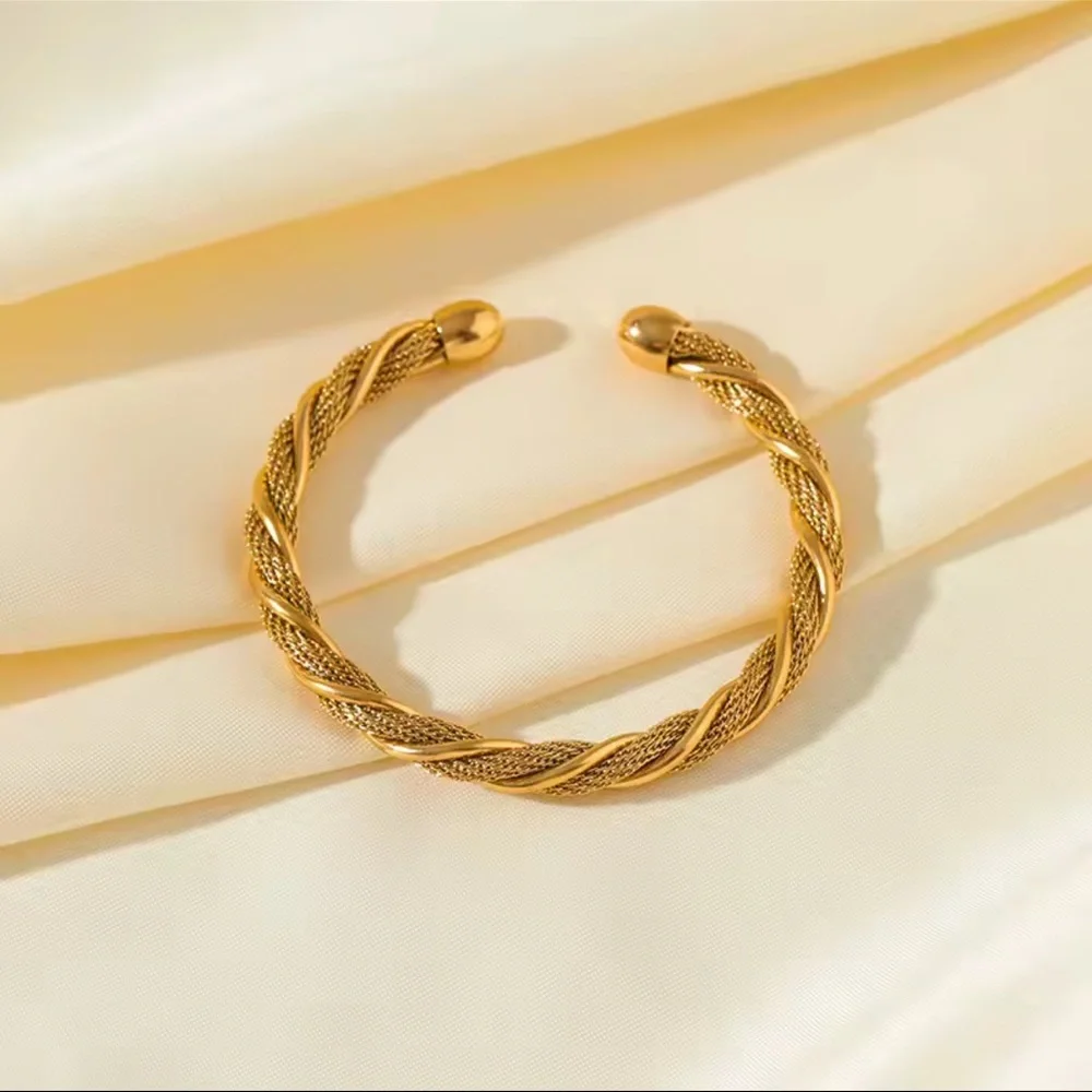 18K Gold Stainless Steel Twisted Bangle New Trendy Waterproof Jewelry